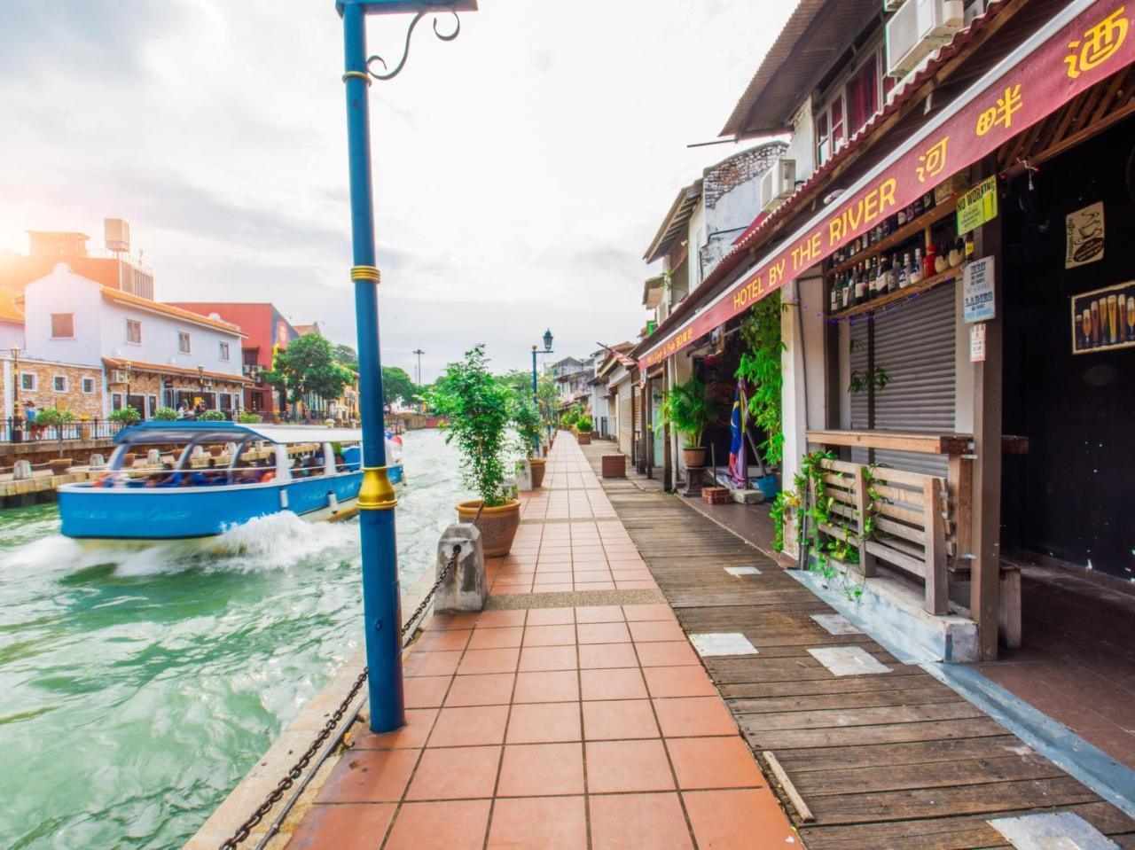 ホテル バイ ザ リバー Malacca エクステリア 写真